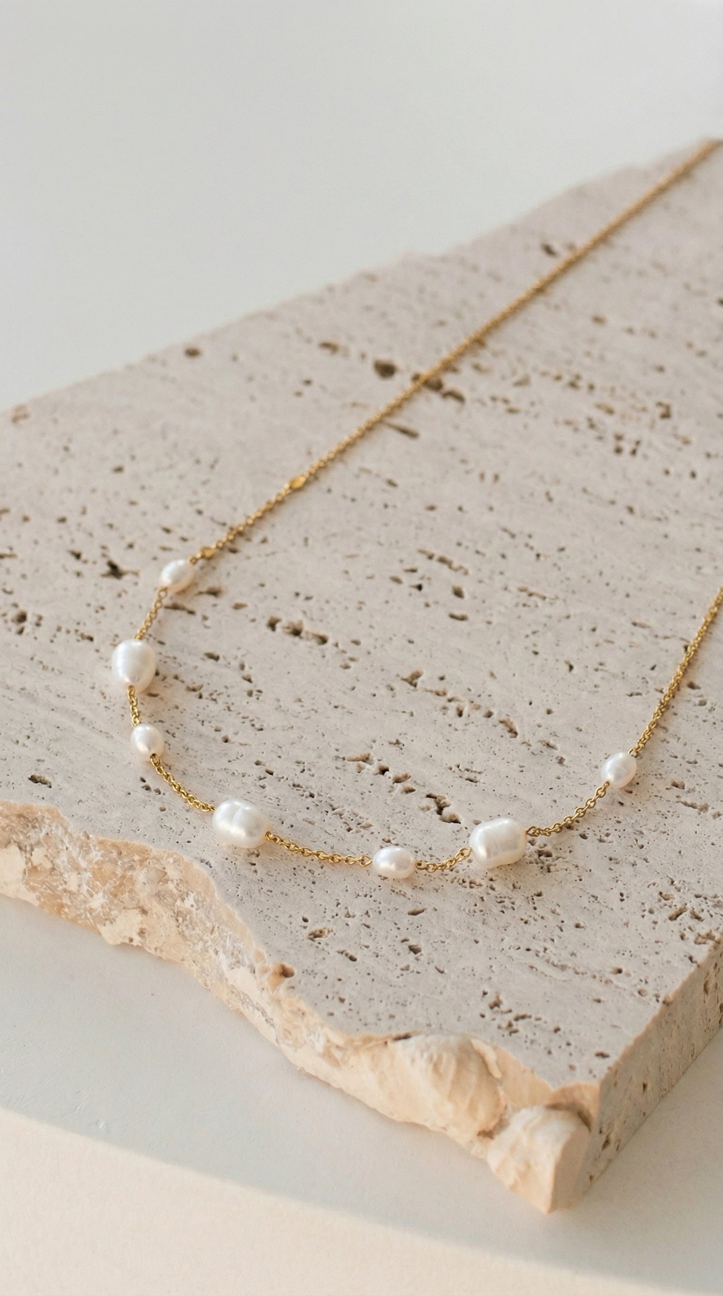 Élise Pearl Necklace