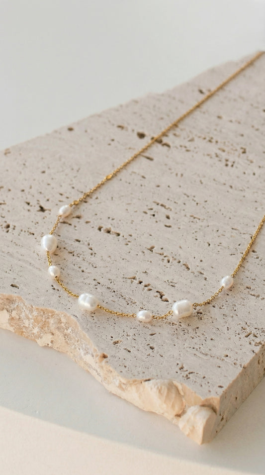 Élise Pearl Necklace