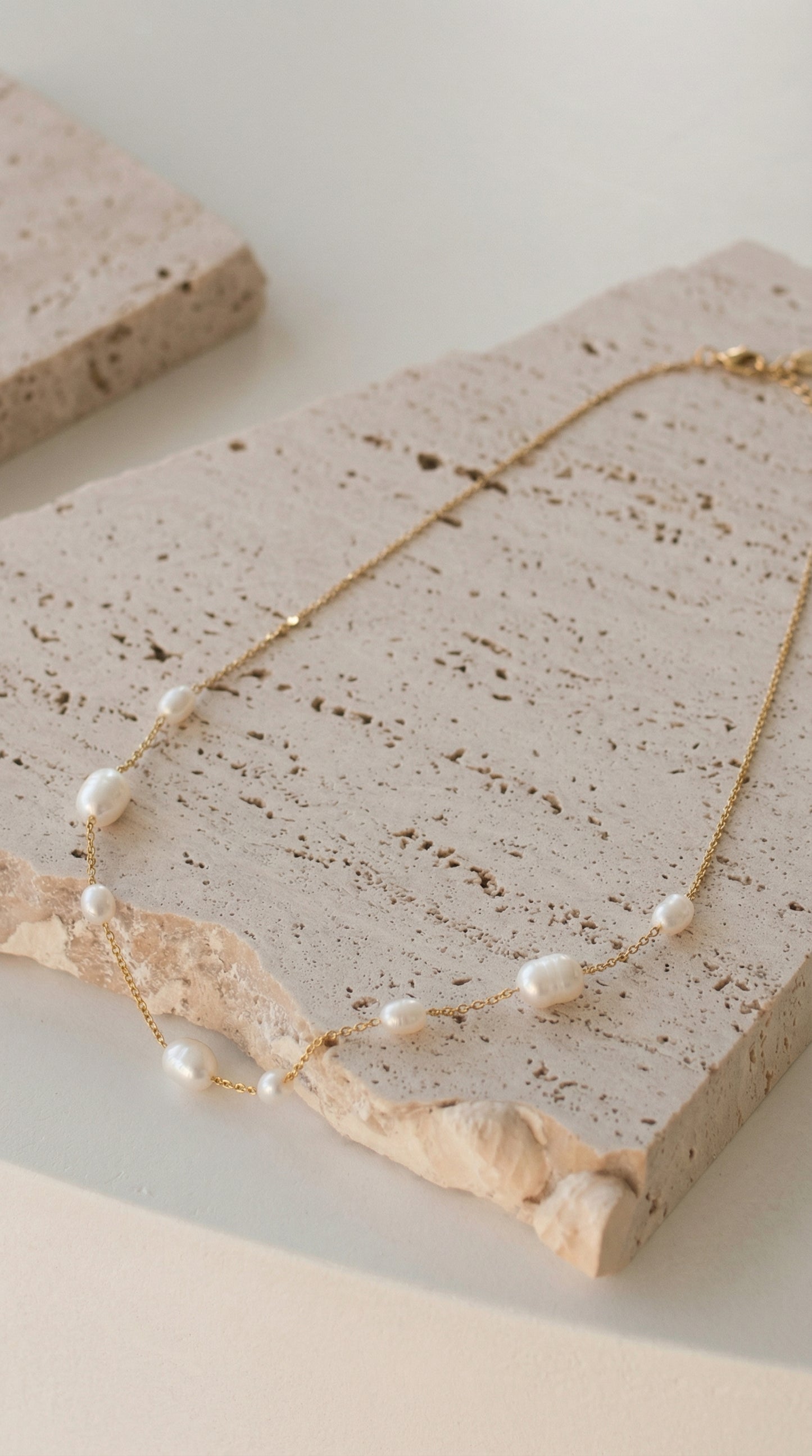 Élise Pearl Necklace